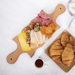 Planche à charcuterie en bois de hêtre ondulé à double poignée, plateau de service en bois naturel, planche à découper et à fromage décorative artisanale - Product Image 2