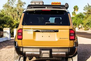 SUV Todoterreno Usado 2024 de Tamaño Completo, Estilo Premium de Primera Edición con Capacidad 4x4 Robusta, Sin Accidentes - Product Image 4