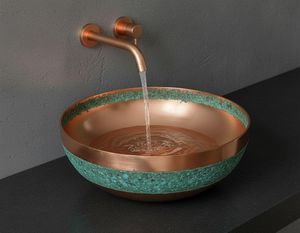 Lavabos de cobre de estilo real con detalles de diseño elegantes, ideales para decoración de hogares de lujo con temática vintage. - Product Image 4