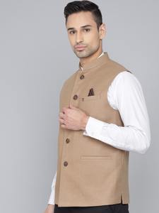 Gilet beige pour homme le plus vendu pour les mariages, les tenues de bureau, les réunions d'affaires et les uniformes d'entreprise, disponible au meilleur prix - Product Image 2