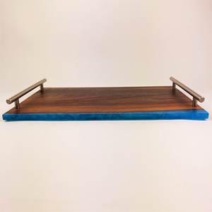 Plateau époxy unique fait à la main avec manguier bois résine rivière plateau de service rivière pour ustensiles de cuisine utiliser poignée en métal - Product Image 5