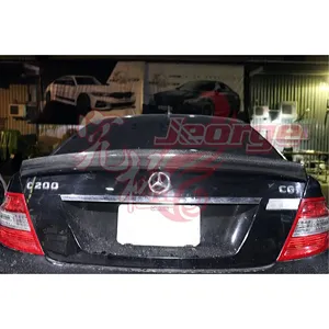 Aileron en fibre de carbone W204 berline - Product Image 1