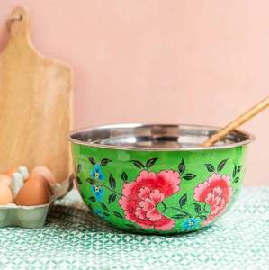 Bols élégants en acier brillant avec courbes artistiques et larges bords pour une utilisation élégante dans la cuisine et la salle à manger - Product Image 2