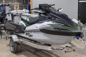 Disponibile per l'esportazione: Moto d'acqua/Jet Ski Kawasaki S Ultra 160LX-S Angler 2025 in vendita con garanzia - Product Image 3