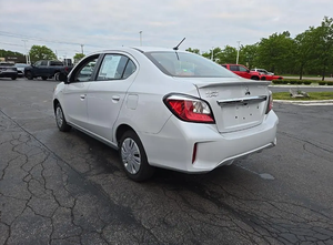 Mitsubishi Mirage G4 ES 2024, transmission automatique CVT, édition noire, conduite à gauche, R18, traction avant, diesel turbo, toit ouvrant, berline - Product Image 3