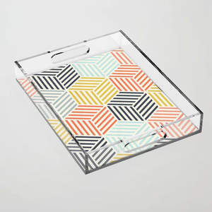 Plateau décoratif moderne de luxe en acrylique transparent avec poignées en laiton brossé, plateau de service pour hôtel, bar et décoration de mariage - Product Image 3