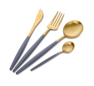 Ensemble de couverts en métal au design attrayant avec poignée mince en émail blanc fini or pour les ensembles de couverts de vaisselle de table à manger - Product Image 4