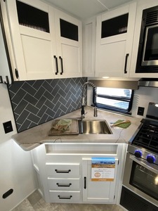 รถบ้านมือสองสภาพดี ปี 2025 รุ่น P-A-L-O-M-I-N-O RV P-U-M-A 337BH - Product Image 4