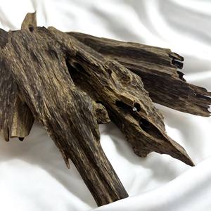 Copeaux de bois de fourmi Oud de meilleure qualité Bakhoor spécial du Vietnam Agréable Oudy Scent Grade Double Supper Bakhoor AOW2 Sweet Scent - Product Image 3