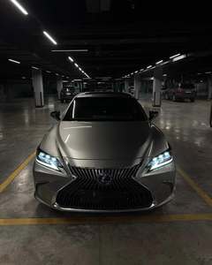 Lexus ES Turbo 2020, Volante a la Derecha, Caja de Cambios Automática, Asientos de Cuero, Interior Oscuro, Tamaño de Neumáticos R17, Cámara Trasera, Motor Hilux - Product Image 1