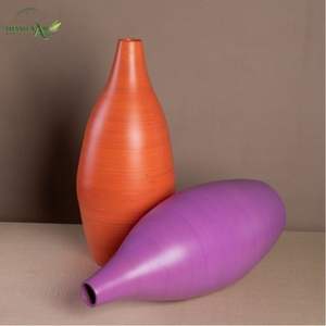 Vase en bambou Thanh Nam Arts Bold Curve, écologique, matériau naturel, forme sculptée, couleur contemporaine, vase de table durable - Product Image 5
