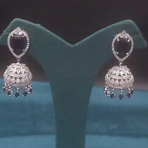 Pendientes de latón con diamantes americanos radiantes a la moda para mujer, joyería de diseñador para bodas, eventos culturales, fiestas nocturnas - Product Image 1