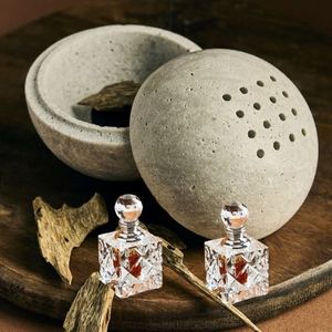 Chaleur et élégance: découvrez l'attrait de l'huile de oud naturelle dans les soins capillaires - Product Image 6