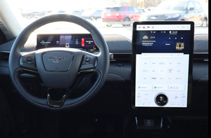 มัสแตง มัค-อี พรีเมียม 4 ประตู แฮทช์แบ็ก ขับเคลื่อนสี่ล้อ (ไฟฟ้า DD) ปี 2026 - Product Image 2