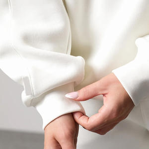 Conjunto de dos piezas para correr con bolsillos laterales y pantalones de chándal con puños elásticos y manga raglán de forro polar de ajuste relajado para mujer con logotipo personalizado - Product Image 6