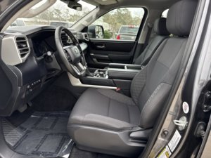 Toyota Tundra 4WD SR5 2024 Usada en Buen Estado - Product Image 4