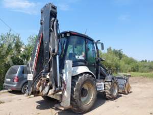 Retroexcavadora Hidromek HMK con Tracción en las 4 Ruedas, Motor Diésel Euro 5, Motor PLC, Excavadora de Servicio Pesado para Movimiento de Tierras, Construcción Duradera - Product Image 5