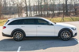 Mercedes-Benz E450 4Matic All-Terrain Turbo de 6 cilindros, AWD, usado, premium, año 2021 - Product Image 2
