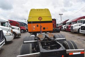 Camión Semirremolque Western Star 5700XE Sleeper 2019 2020 en Excelente Estado - Dormitorio con Techo Elevado de 82 Pulgadas, Motor Detroit de 505 HP, Transmisión Automática Dt12 de 12 Velocidades - Product Image 4