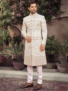 BRODERIE ZARDOZI OR NEW--BEAUTIFUL SUR ROBE SHERWANI AVEC PANTALON EN SOIE BRUTE BLANCHE pour FÊTE/MARIAGE @ 2023 - Product Image 2