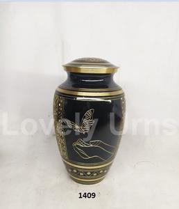 โลหะสีดําทองแกะสลักผีเสื้อทองเหลืองเผาศพผู้ใหญ่ Urns สําหรับเถ้ามนุษย์ฟรีถุงกํามะหยี่ - Product Image 1