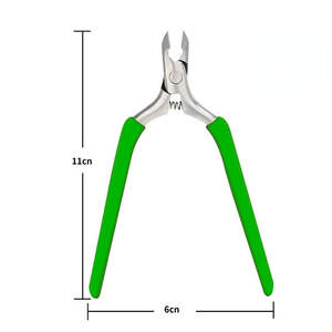ANAAIF Pince à cuticules en acier inoxydable avec lame incurvée et couvercle de poignée en plastique Facile à utiliser avec logo laser pour les orteils - Product Image 4