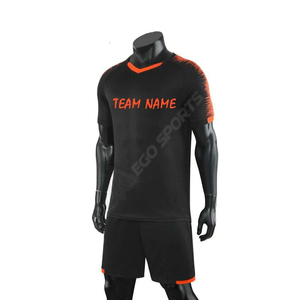Conjunto de ropa de fútbol por sublimación personalizada al por mayor, uniformes de equipos de fútbol, modelos de camisetas de fútbol, conjunto de camisetas de clubes de fútbol para jóvenes - Product Image 2