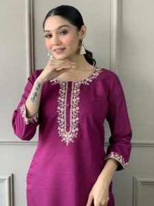 Indian Pure Viscose Rayon Digital Printed Women's Bordado Kurti Pant Dupatta Disponible para la venta en India al mejor precio - Product Image 3