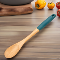 Ensemble de louche de cuisson en bois naturel avec logo personnalisé avec poignée en silicone antiadhésif cuillères ensemble d'outils de table