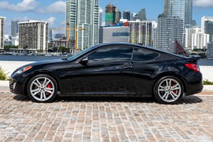 Hyundai Genesis Coupé 3.8 Track 2011 Usado en Buenas Condiciones - Product Image 2