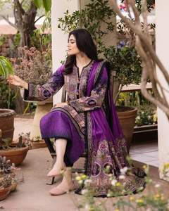 Designer de mariée Lehnga Choli pour la fête porter une broderie lourde Multi couleur mariage Lehenga Choli pour les femmes à la vente en gros 0132 - Product Image 4