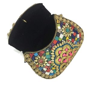 Pochette en résine tendance pour femmes avec des motifs de couleurs uniques, un matériau durable et une finition élégante - Product Image 2