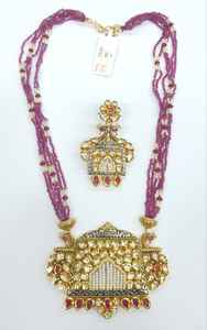 Precioso conjunto de collar con colgante Kundan para mujer con piedras verdes y pendientes perfectos para bodas, compromisos y eventos - Product Image 5