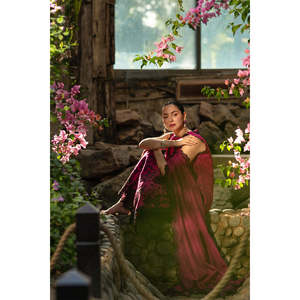 Conjunto de 3 piezas Rang Rasiya: Camisa sin mangas de gasa bordada con lentejuelas, Dupatta de red Khaddi bordada y Pantalones bordados - BIC-4888 Transpirable - Product Image 5