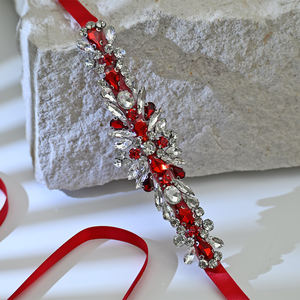 Cinturón de Novia Ajustable Rojo Bridella BS160R con Adornos de Pedrería para Bailes de Graduación y Eventos Formales - Product Image 4