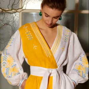 Robe mini ukrainienne bohème attrayante pour femme, en lin doux avec motif floral brodé, manches longues, idéale pour les fêtes, collection Hiver 2026 - Product Image 1