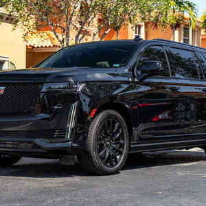 2024 Escalade ESV 4WD Platinum V8 de 6.2 Litros, Paquete de Remolque de Servicio Pesado, Propiedad del Sur, Asientos de Cuero, Volante a la Izquierda, R20 Trasero - Product Image 2