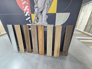 กระเบื้องไม้กระดานขนาด200x1200มม. กระเบื้องปูพื้นลายครามเคลือบกระเบื้องพอร์ซเลนขัดเงา - Product Image 5