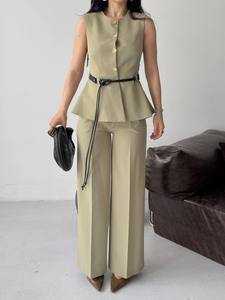 Conjunto de Traje Ecológico Vintage para Mujer, Color Verde Oliva, Sin Mangas, con Peplum, Pantalones Anchos con Botones Frontales, Estampado Floral, Lona Elegante - Product Image 4