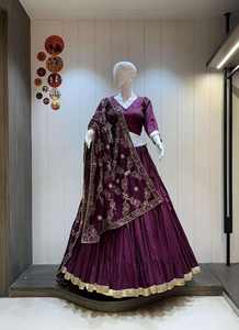 Ensemble Lehenga Choli en Coton de Créateur pour Femme – Couleurs Festives Vibrantes Traditionnelles, Broderie Lourde, Tenue Ethnique Maxi Réversible - Product Image 2