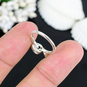Anillo de labradorita y circón de plata, elegante anillo de apilamiento minimalista, regalo único para su joyería fina para uso diario - Product Image 4