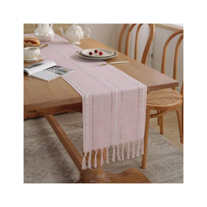 Festivo vacaciones Floral 100% algodón bordado camino de mesa 230 GSM sin arrugas GOTS certificado OEM ODM hecho a medida en la India - Product Image 4
