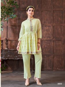Bon prix soutien ou adulte Eid spécial Mul coton court Kurti et pantalon co-ord ensemble avec fil travail à bas prix - Product Image 6