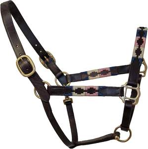 Licol en cuir tissé personnalisable pour chevaux, disponible dans toutes les couleurs, avec ferrures en laiton massif, réglable et confortable - Product Image 3