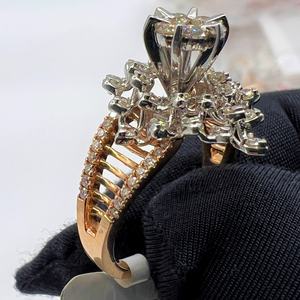 Bague de fiançailles élégante et luxueuse en or massif 14K et 18K avec diamant rond brillant naturel certifié par un tiers - Product Image 1