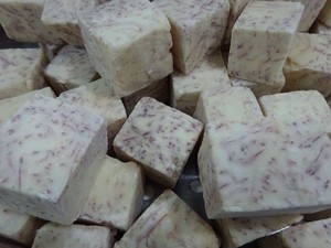 Cubes, tranches et morceaux de taro surgelés IQF – Légume racinaire de qualité supérieure pour bubble tea, desserts et transformation alimentaire – Origine Vietnam - Product Image 3