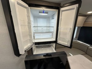 ผู้ขายที่ได้รับการยืนยันสำหรับรถบ้านเคลื่อนที่รุ่นใหม่ปี 2025 Grand Design Serenova 160LG - Product Image 2