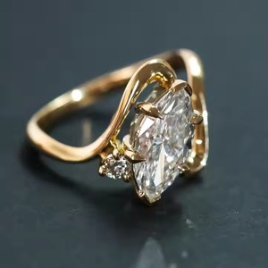 1.50CTW E VS1 Marquise Cut Lab Grown Diamond Anillo de Compromiso 14K Oro sólido Vástago curvo Vintage Regalo de aniversario para ella - Product Image 1