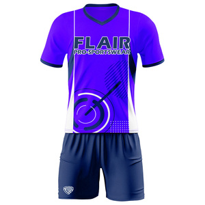 Kits de football rétro conçus sur mesure Uniformes de maillot de football pour enfants de haute qualité pour hommes - Product Image 3
