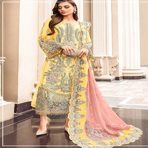 Ladies OSM Fabric Lawn Suits Robe brodée avec boutons en dentelle sur le devant et le dos Décorations en perles Organza Brodé Dupatta - Product Image 1